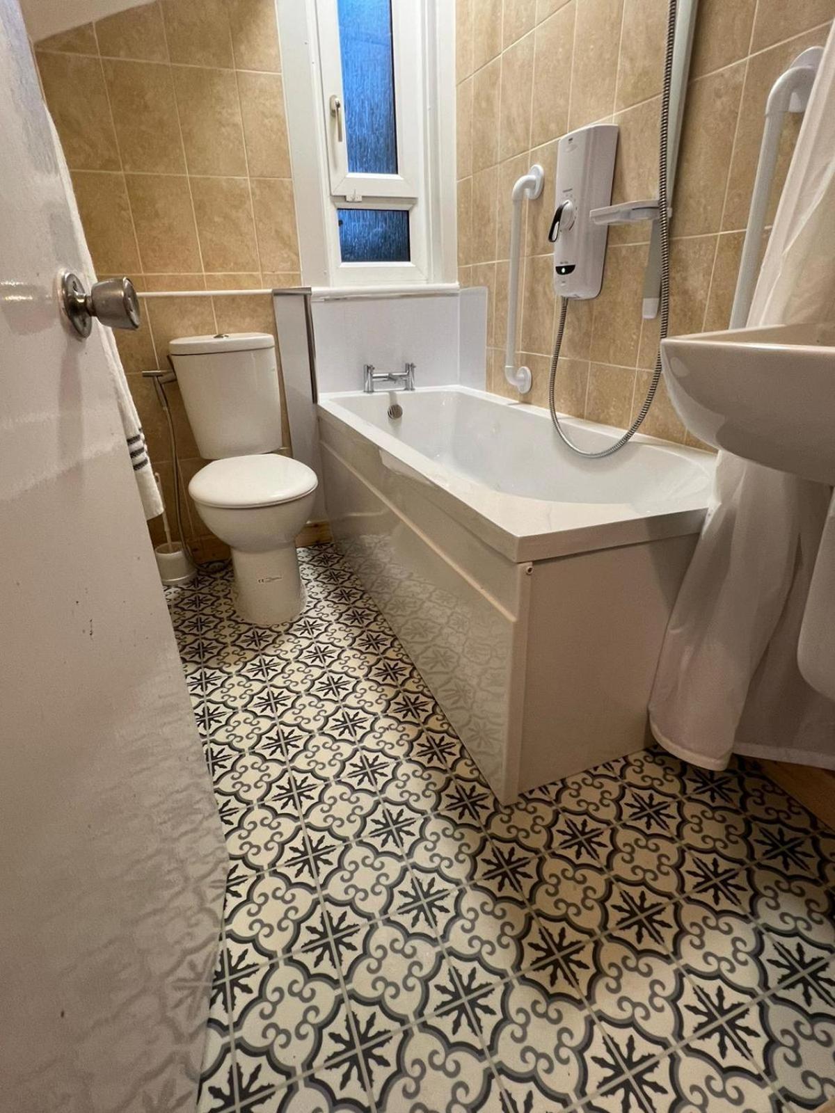Archillects Entire Two Bedroom Comfy House - Free Parking Glasgow Extérieur photo